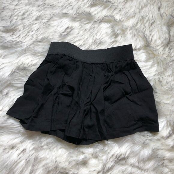 NWT Aqua from Bloomingdales Goth Lightweight Little Black Shorts - Picture 5 of 6